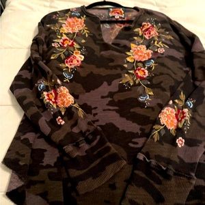 Johnny Was Camo waffle flowered shirt